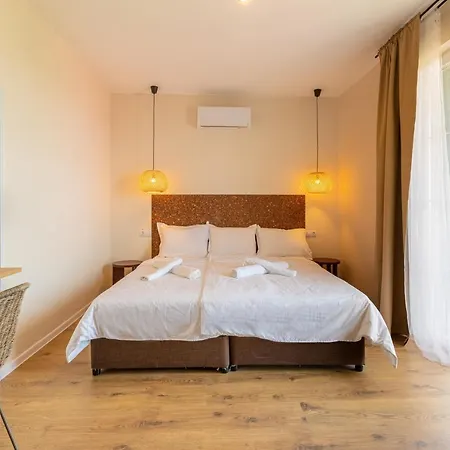 Lеvandi Hotel *