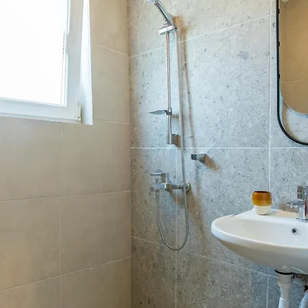 Lеvandi * 辛尼莫雷特